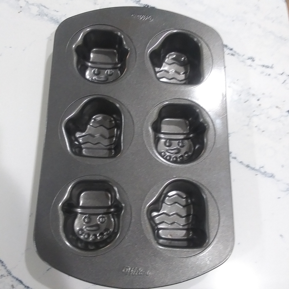 Wilton Mini Snowman and Mitten Pan